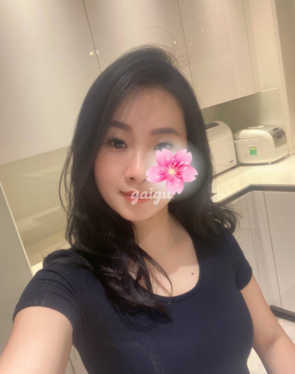 TIỂU QUYÊN HOTRIRL XINH DA TRẮNG DÁNG CAO ĐẸP BODY NUỘT NÀ